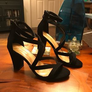 TOP MODA black strappy heels
